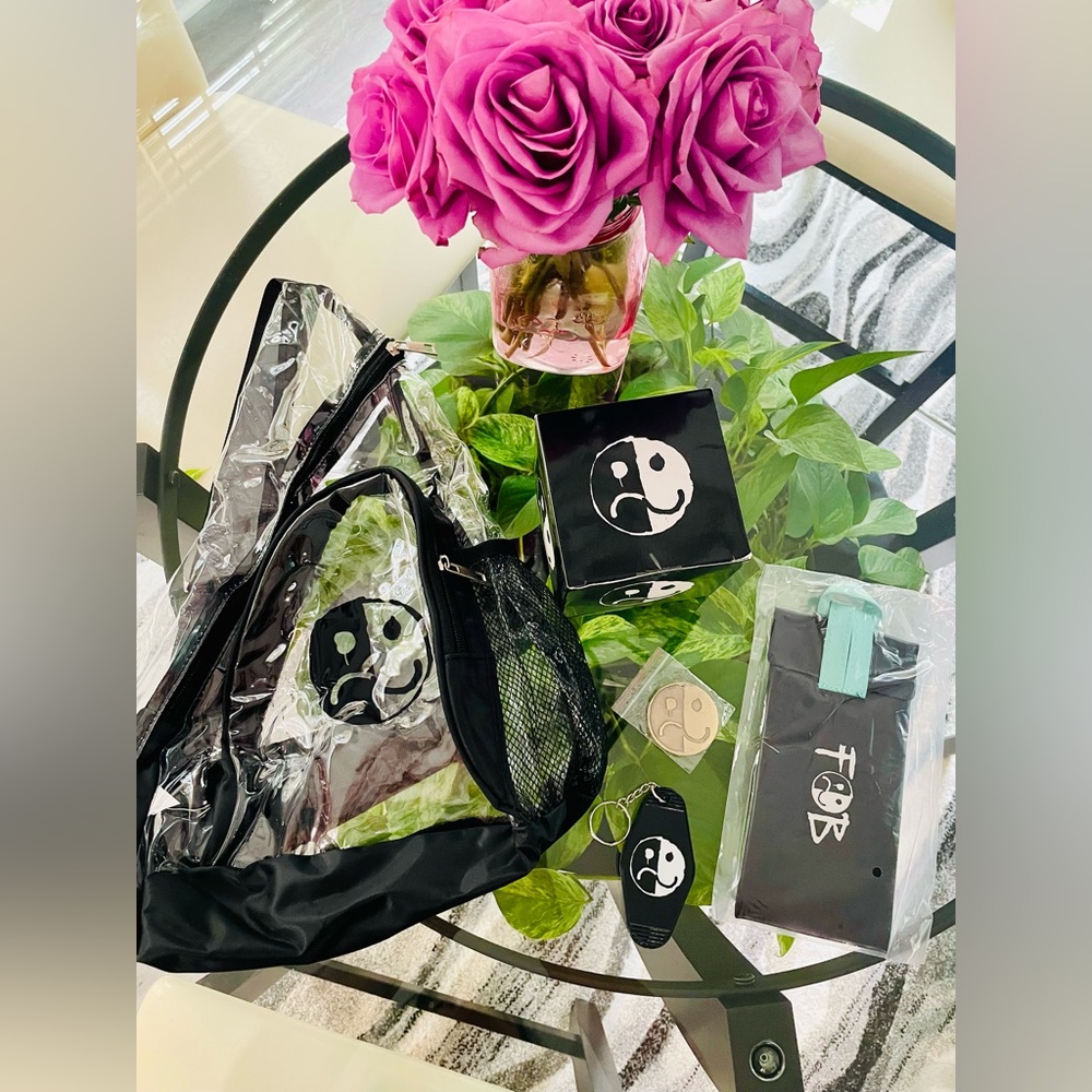 FALL OUT BOY VIP MERCH 🩵SO MUCH FOR(TOUR)DUST🩵